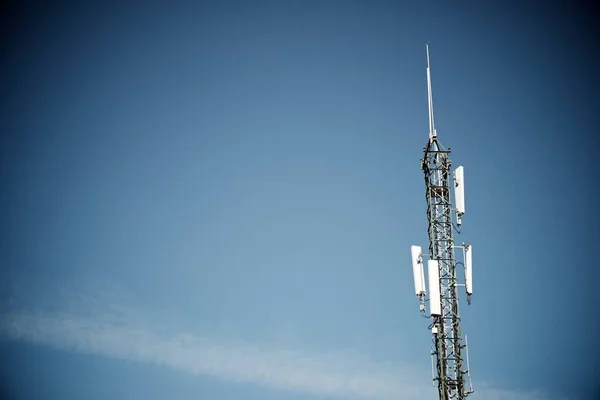 Telekomunikacji widok wieża — Zdjęcie stockowe