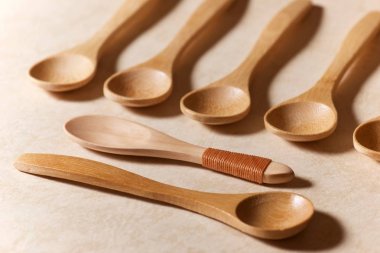 Tahta kaşıklar görüntülemek