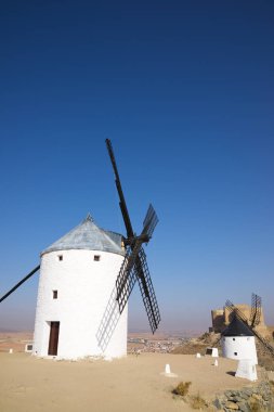 Don Kişot değirmenler.