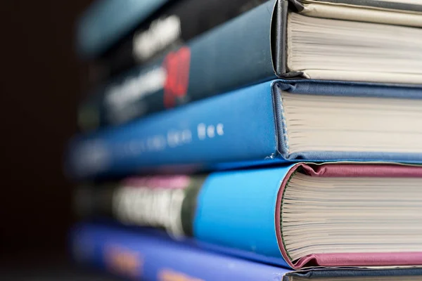 Books stacked view — Stock Photo, Image