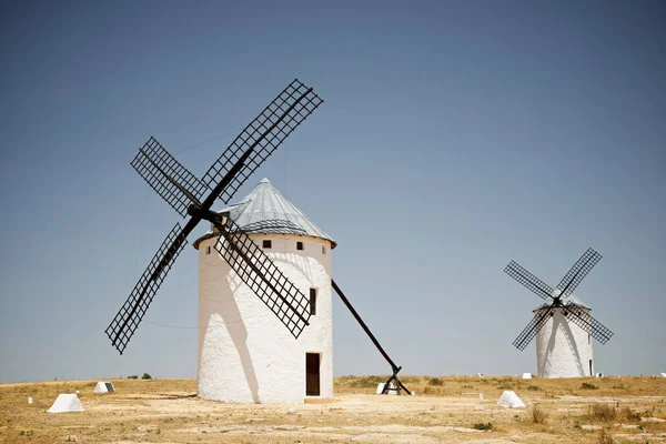 Don Kişot değirmenler. — Stok fotoğraf