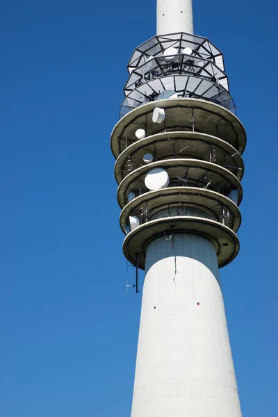 Telecommunications tower view — Stock Photo, Image