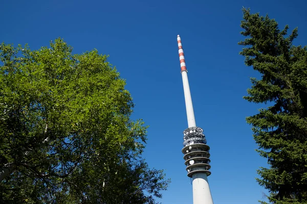 Telekomunikacji widok wieża — Zdjęcie stockowe