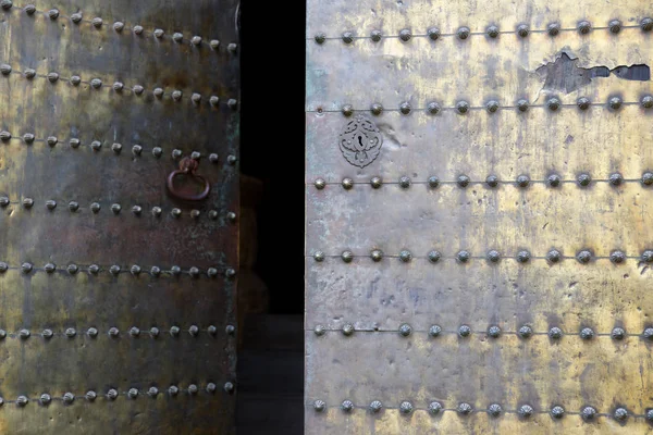 Дверний вид на мечеть Кордови — стокове фото