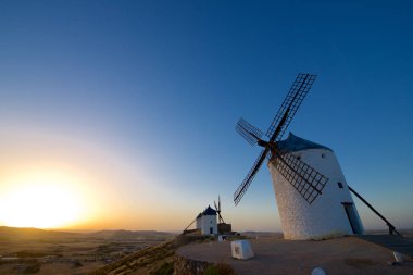 Don Kişot değirmenler.