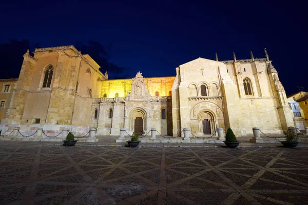 Mosteiro de San Isidoro em Leon — Fotografia de Stock