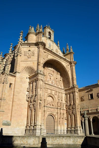 St. Esteban kyrkan i Salamanca — Stockfoto