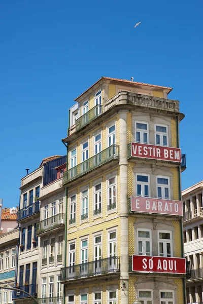 Typisch gebouw in Porto — Stockfoto