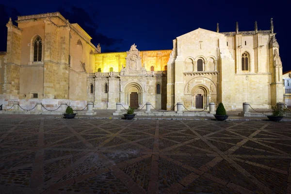 Monasterio de San Isidoro en León —  Fotos de Stock