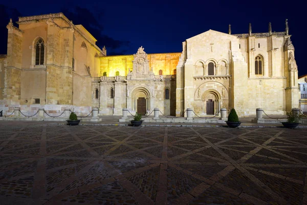 Monasterio de San Isidoro en León — Foto de Stock