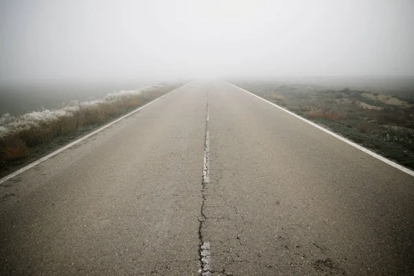 Weg naar de mist — Stockfoto