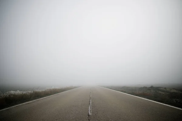 Road to the fog — Stock Photo, Image