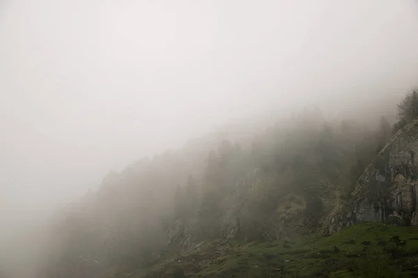 Nebbia Nella Valle Lescun Pirenei Francia — Foto Stock