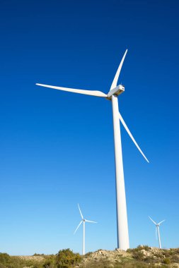 Elektrik üretimi için yel değirmenleri, Zaragoza Eyaleti, İspanya Aragon.