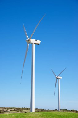 Elektrik üretimi için yel değirmenleri, Zaragoza Eyaleti, İspanya Aragon.