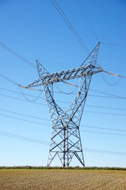 Zaragoza 'da elektrik hattı ve açık gökyüzü, İspanya' da Aragon.
