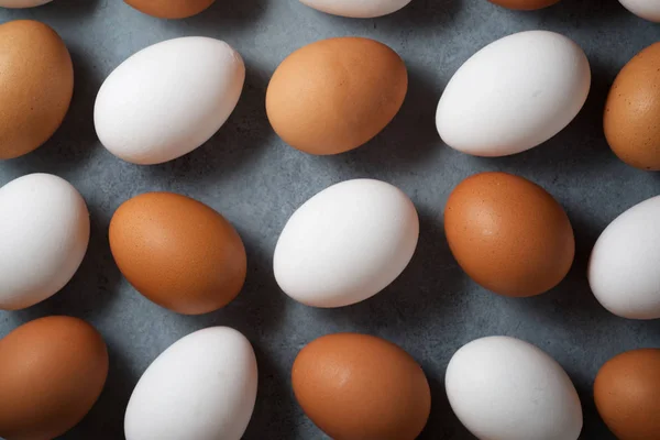 Huevos Pollo Sobre Una Mesa —  Fotos de Stock