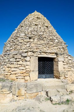 Fuendetodos, Zaragoza bölgesindeki antik taş buzdolabı, İspanya 'daki Aragon..