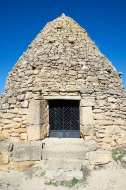 Fuendetodos, Zaragoza bölgesindeki antik taş buzdolabı, İspanya 'daki Aragon..