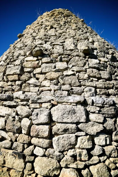 スペインのサラゴサ県 アラゴン州フエンデドスにある古代の石の冷蔵庫 — ストック写真