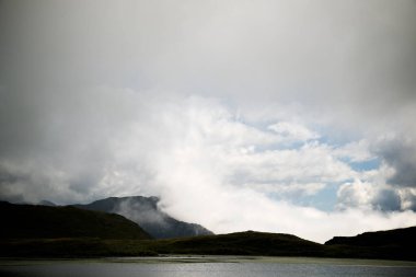 Canfranc Vadisi 'ndeki dağlar, Pireneler, Huesca ili, İspanya' daki Aragon..