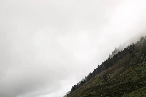 Nebbia Nella Valle Lescun Pirenei Francia — Foto Stock