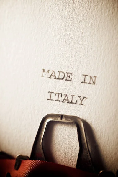 Zdanie Wykonane Włoszech Napisane Maszyną Pisania — Zdjęcie stockowe