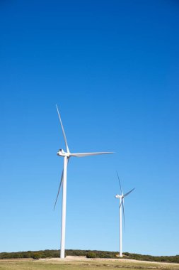 Elektrik üretimi için yel değirmenleri, Zaragoza Eyaleti, İspanya Aragon.