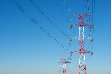 Zaragoza 'da elektrik hattı ve açık gökyüzü, İspanya' da Aragon.