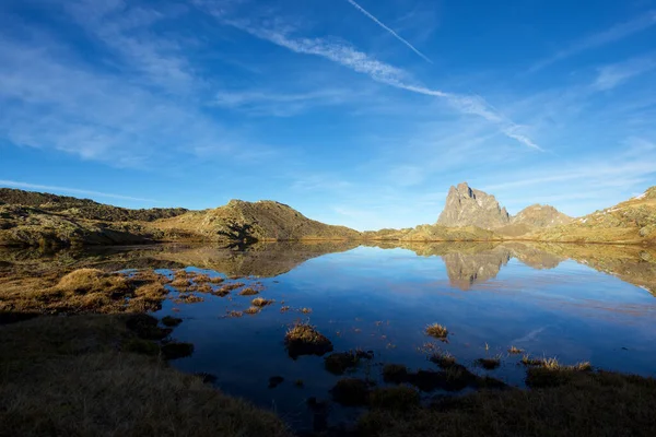 Midi Dossau Spitze Spiegelt Sich Einem See Ossau Tal Pyrenäen — Stockfoto