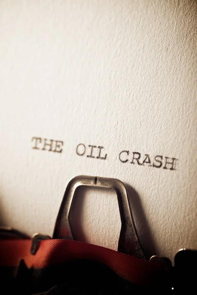 Frase Oil Crash Escrita Con Una Máquina Escribir —  Fotos de Stock