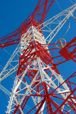 Zaragoza 'da elektrik hattı ve açık gökyüzü, İspanya' da Aragon.