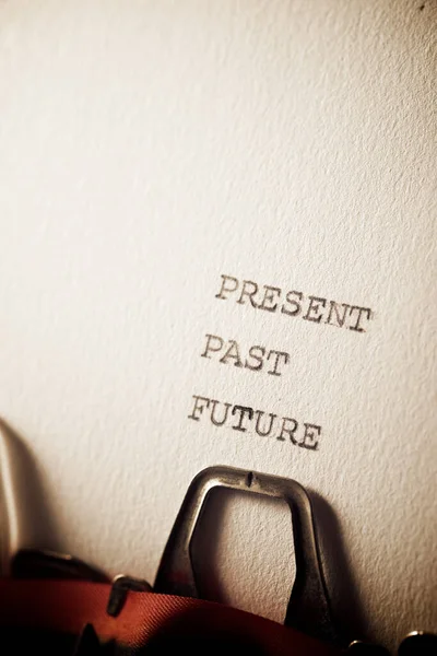 과거와 미래의 단어들 타자기로 쓰여져 있습니다 — 스톡 사진