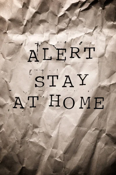 Alert Stay Home Testo Carta Marrone — Foto Stock