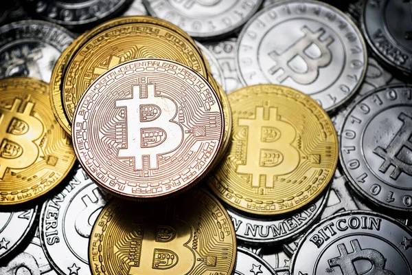 Primer Plano Grupo Monedas Bitcoin — Foto de Stock