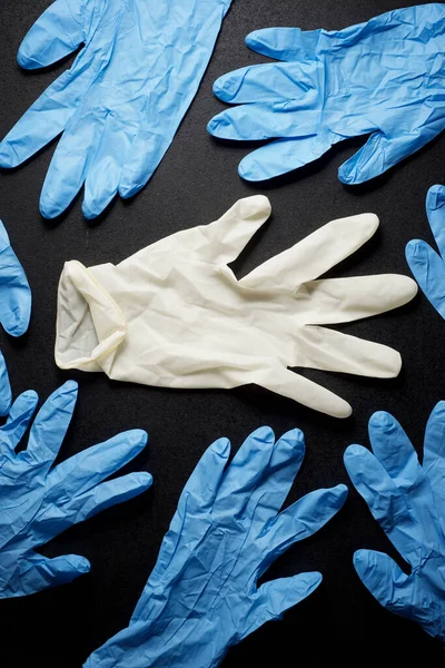 Guantes Látex Sobre Una Mesa Negra —  Fotos de Stock