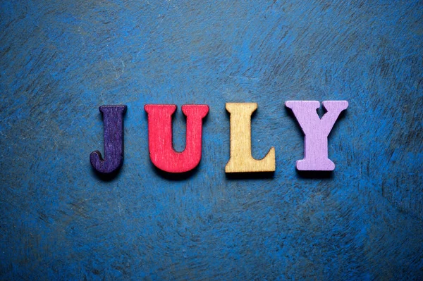 Mavi Bir Masada Temmuz Kelimesi — Stok fotoğraf