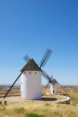 Alcazar de San Juan, Ciudad Real Eyaleti, Castilla La Mancha, İspanya'daki yel değirmenleri.
