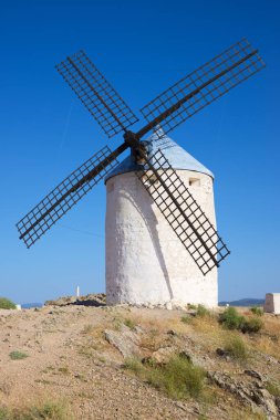 Consuegra 'daki yel değirmeni, Toledo Eyaleti, Castilla La Mancha, İspanya.