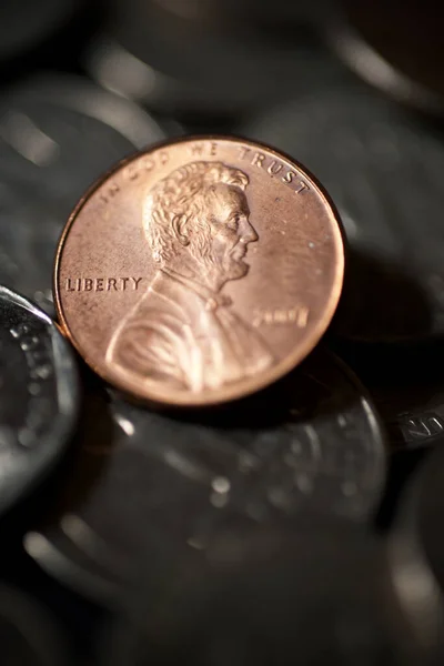 4分の1ドル硬貨と1セント硬貨のグループ — ストック写真