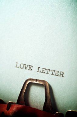 Bir kağıda yazılmış aşk mektubu.
