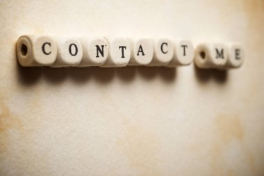 Bir ochre kağıdından bana ulaşın.