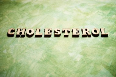 Yeşil kağıtta kolesterol kelimesi.