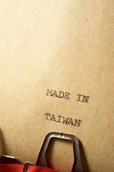 Frase Hecho Taiwán Escrito Con Una Máquina Escribir —  Fotos de Stock