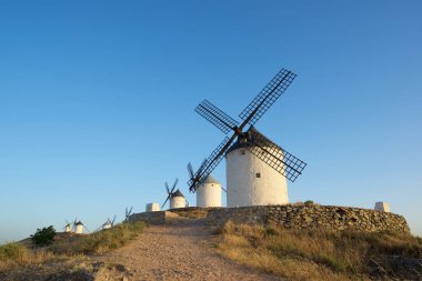 Consuegra 'daki yel değirmenleri, Toledo Eyaleti, Castilla La Mancha, İspanya.