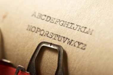 Daktiloyla yazılmış alfabe.