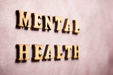 Renkli bir kağıtta ruh sağlığı metni.