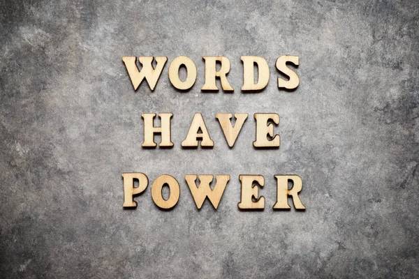 Λέξεις Έχουν Κείμενο Εξουσίας Ένα Γκρι Χαρτί — Φωτογραφία Αρχείου