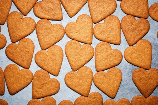 Biscotti Allo Zenzero Forma Cuore Tavolo Pietra — Foto Stock