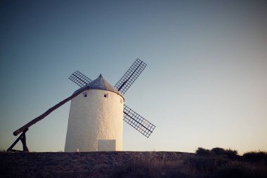 Consuegra 'daki yel değirmeni, Toledo Eyaleti, Castilla La Mancha, İspanya.